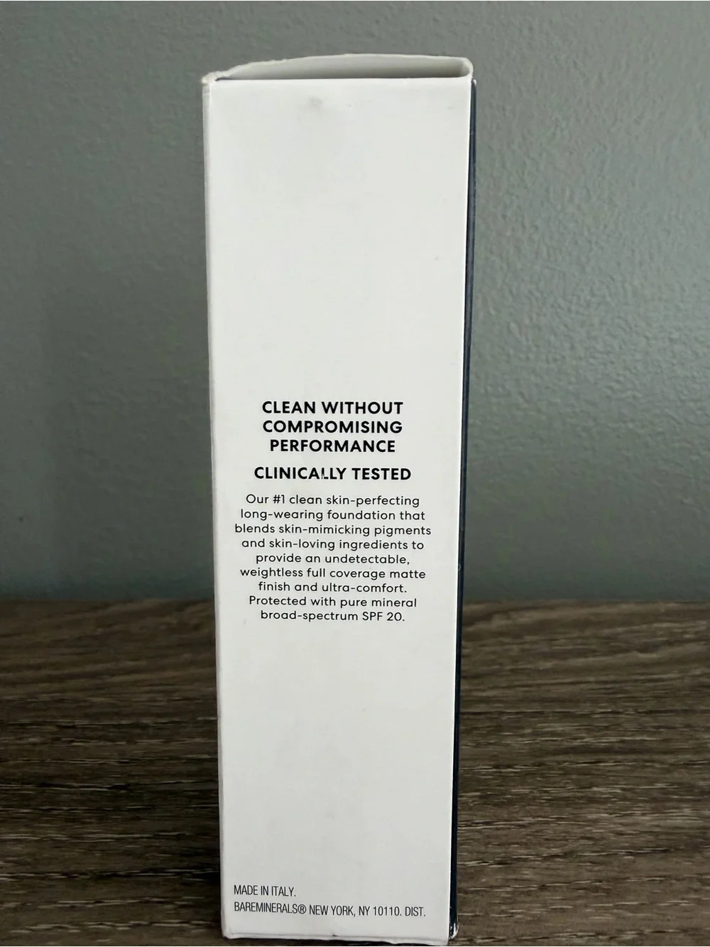 bareMinerals BAREPRO Matte Liquid Foundation -light neutral 28